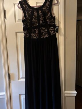 JM Richard’s Elegant Black Lace Maxi Dress - Sleeveless Evening Gown